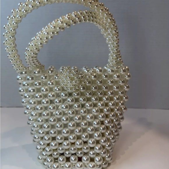 Unbranded Handbags - Elegant Small Faux Pearl Purse – Timeless Accessory for Any Occasion